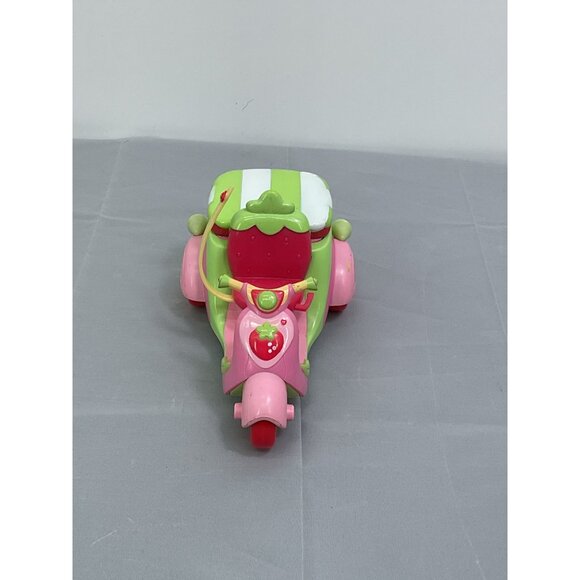 Strawberry Shortcake Goodies To Go Scooter Toy - Picture 4 of 5